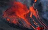 Mardi 27 décembre 2005 -

Le magnifique spectacle de la lave déferlant du rempart est visible de Sainte-Rose