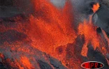Mardi 27 décembre 2005 -

Le magnifique spectacle de la lave déferlant du rempart est visible de Sainte-Rose