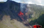 Mardi 27 décembre 2005 -

Le magnifique spectacle de la lave déferlant du rempart est visible de Sainte-Rose