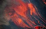 Mardi 27 décembre 2005 -

Le magnifique spectacle de la lave déferlant du rempart est visible de Sainte-Rose