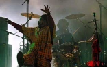 Le Jamaïcain Pablo Moses, l'un des plus grand chantre du reggae, a fait vibrer un public tout acquis à sa cause lors du concert unique qu'il a donné le samedi 9 juin 2001 à Saint-Leu (Ouest)