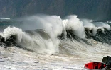 Dimanche 7 mars 2004
Dans le sillage du cyclone intense Gafilo, une houle importante déferle sur la côte Ouest , au Port notamment