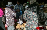 Image volée aux étalages du Petit Marché de Saint-Denis