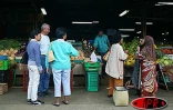 Image volée aux étalages du Petit Marché de Saint-Denis