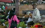 Image volée aux étalages du Petit Marché de Saint-Denis