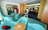 Le Queen Elisabeth II, l'un des plus grands navires de croisière au monde, a fait escale à La Réunion le vendredi 24 mars 2000