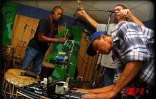 En juin 2001 lors de l'enregistrement de &quot;Ras kok&quot; l'album de Thierry Gauliris et Baster dans les locaux de Digital studio à Saint-Denis de La Réunion