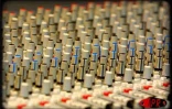 En juin 2001 lors de l'enregistrement de &quot;Ras kok&quot; l'album de Thierry Gauliris et Baster dans les locaux de Digital studio à Saint-Denis de La Réunion