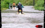 Le cyclone tropical Ando, qui a frôlé La Réunion le samedi 6 janvier 2001, a amené de fortes précipitations dans son sillage