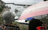 Dimanche 26 décembre 2004 -

Les lames de fond ont coulé ou endommagé des bateaux dans le port de Saint-Gilles