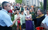 Vendredi 30 mai 2003 -
Plusieurs centaines de manifestants ont bloqué dès l'aude les entrées du rectorat. Deux brêves bousculades ont eu lieu avec les forces de l'ordre