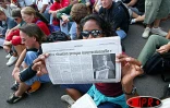 Vendredi 30 mai 2003 -
Plusieurs centaines de manifestants ont bloqué dès l'aude les entrées du rectorat. Deux brêves bousculades ont eu lieu avec les forces de l'ordre