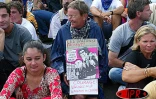 Vendredi 30 mai 2003 -
Plusieurs centaines de manifestants ont bloqué dès l'aude les entrées du rectorat. Deux brêves bousculades ont eu lieu avec les forces de l'ordre