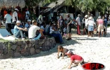 Juillet 2006 -
Les régates à Rodrigues sont aussi une occasion de fête et de divertissement pour la population -
Photo Luc Gigant