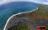 Lundi 6 septembre 2004
La rencontre de l'eau et du feu a donné naissance à une plateforme et à 3 cônes volcaniques en bord de mer