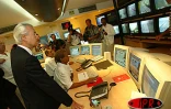Mardi 16 avril 2003 - La première journée de la visite à La Réunion de Gilles de Robien, ministre des transports, a été agité. Les grévistes de l'Éducation nationale l'ont hué toute la journée