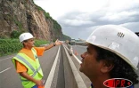 Vendredi 7 avril 2006 -

Les travaux de réfection de la route du littoral se poursuivent