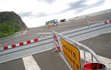 Vendredi 7 avril 2006 -

Les travaux de réfection de la route du littoral se poursuivent