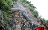 Vendredi 7 avril 2006 -

Les travaux de réfection de la route du littoral se poursuivent