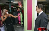 Jeudi 29 septembre 2005 -

Des centaines de personnes ont réservé un accueil chaleureux au ministre de l'intérieur Nicolas Sarkozy lors de sa visite officielle à la Réunion