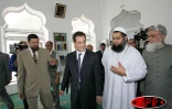 Jeudi 29 septembre 2005 -

Nicolas Sarkozy lors de sa visite à la mosquée de Saint Denis a déclaré : &quot;Vous Musulmans de La Réunion faites la démonstration que l'on peut être un vrai républicain tout en étant un musulman sincère&quot;