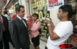 Jeudi 29 septembre 2005 -

Une centaine de personnes est venu accueillir chaleureusement le ministre de l'intérieur Nicolas Sarkozy lors de sa visite officielle à la Réunion