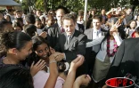 Jeudi 29 septembre 2005 -

Nicolas Sarkozy a pris un bain de foule au jardin de l'Etat  où était célébré la semaine de la laïcité