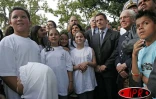 Jeudi 29 septembre 2005 -

Nicolas Sarkozy a pris un bain de foule au jardin de l'Etat  où était célébré la semaine de la laïcité