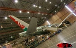 Images des usines Boeing, de Seattle et du B 777-200 effectuant son premier vol long-courrier
