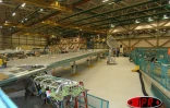 Images des usines Boeing, de Seattle et du B 777-200 effectuant son premier vol long-courrier