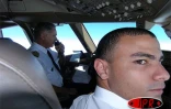Images des usines Boeing, de Seattle et du B 777-200 effectuant son premier vol long-courrier