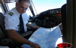 Images des usines Boeing, de Seattle et du B 777-200 effectuant son premier vol long-courrier