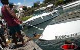 Lundi 27 décembre 2004 -

Dans le port de Saint-Gilles, les propriétaires de bateaux tentent de remettre à flot leurs embarcations
