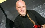 Vendredi 5 août 2005

Mike, l'un des deux chanteurs et compositeur de Sinsémilia