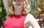 Vendredi 2 décembre 2005 

La comédienne Sophie Quinton assiste au premier festival du film de La Réunion