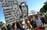 25 000 grévistes de l'Éducation nationale ont manifesté  à Saint-Pierre le mercredi 23 avril 2003. Ils protestent toujours contre &quot;le démantèlement du service public d'éducation&quot;