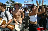 25 000 grévistes de l'Éducation nationale ont manifesté  à Saint-Pierre le mercredi 23 avril 2003. Ils protestent toujours contre &quot;le démantèlement du service public d'éducation&quot;