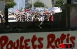 25 000 grévistes de l'Éducation nationale ont manifesté  à Saint-Pierre le mercredi 23 avril 2003. Ils protestent toujours contre &quot;le démantèlement du service public d'éducation&quot;