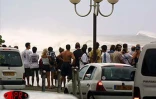 Bravant le danger, des surfeurs ont profité de la forte houle provoqué par le  cyclone tropical Ando, qui a frôlé La Réunion le samedi 6 janvier 2001, pour surfer à Roches Noires (Ouest). Ils ont été interpellés par les gendarmes à leur sortie de l'eau