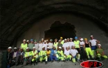 Mardi 29 août 2006 -

Le tunnel sous le cap Lahoussay vient d'être percé. Il s'agit de l'un des ouvrages les spectaculaires de la future route des Tamarins