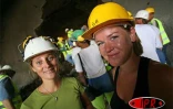 Mardi 29 août 2006 -

Marie Lesimple (à droite) est la géologue du chantier. Emmanuelle Bertin est chargée de la qualité, de la sécurité et du respect de l'environnement sur le  chantier