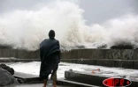 Dimanche 5 mars 2006 - Tempête Diwa

Une forte houle déferle sur le littoral ouest