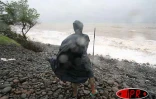 Dimanche 5 mars 2006 - Tempête Diwa

Une forte houle déferle sur le littoral ouest