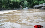 Dimanche 5 mars 2006 - Tempête Diwa

Le quartier de la Grande Fontaine (Saint-Paul) est pris entre deux ravines qui ont débordé