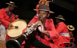 Mardi 10 mai 2005 -

Le coup d'envoi  de Leu Tempo Festival a été donné au Séchoir à Piton Saint-Leu