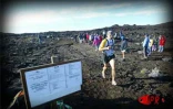 Les concurrents du Grand raid 2002 lors de leur passage au Piton Textor sur la route du volcan