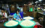 Novembre 2006 -

Pakklongtalad, le marché aux fleurs de Bangkok