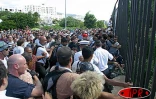 Lundi 16 juin 2003
Plusieurs centaines de personnes ont manifesté devant le rectorat pour s'opposer au transfert des personnels non enseignants. Des heurts ont eu lieu avec les forces de l'ordre