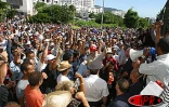 Lundi 16 juin 2003
Plusieurs centaines de personnes ont manifesté devant le rectorat pour s'opposer au transfert des personnels non enseignants. Des heurts ont eu lieu avec les forces de l'ordre