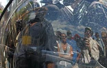 Lundi 16 juin 2003
Plusieurs centaines de personnes ont manifesté devant le rectorat pour s'opposer au transfert des personnels non enseignants. Des heurts ont eu lieu avec les forces de l'ordre